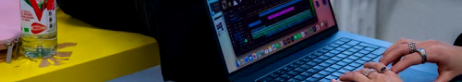 Une image représentant l'écran d'un ordinateur et affichant le logiciel Adobe Premiere Pro.