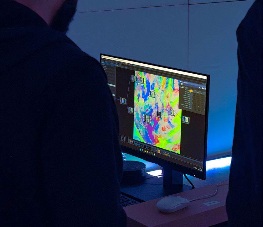 vue sur un écran d’ordinateur montrant un projet en cours de réalisation, des couleurs y sont mélangées